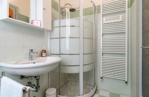 Iseo Portelle Holiday da Barbara - private parking & bike storage - Foto 43