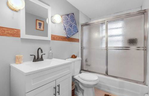 City Charm Walk to Trinity & Hospital with Parking - Foto 12