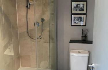 Luxury Central Tunbridge Wells with free parking - Photo 17