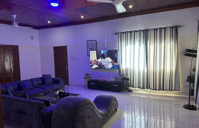 The Retreat Emerald Apartments Close to the Beach - Photo 5