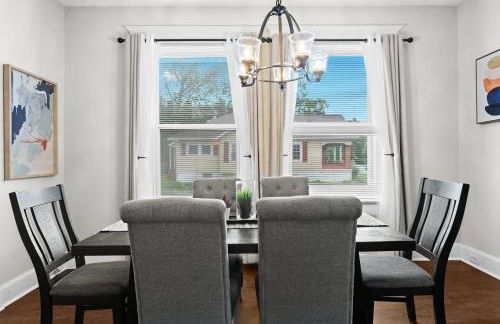 Stylish Home in Historic District Near Riverwalk - Foto 25