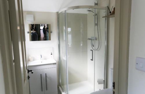 Cosy Dog Friendly Cottage with Woodburner & Garden - Photo 9