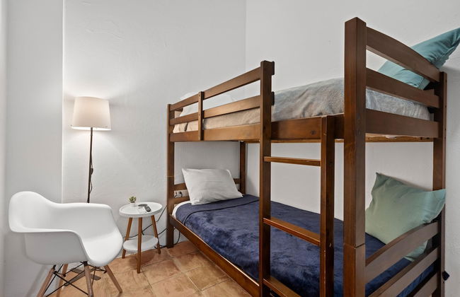 Otium Rentals Penthouse w 2 Terraces - Photo 9