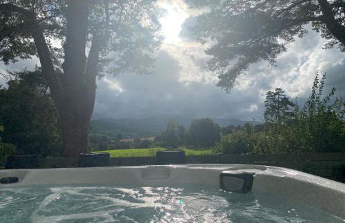 Mountain View Cottage, Hot Tub , Stunning Views - Photo 14