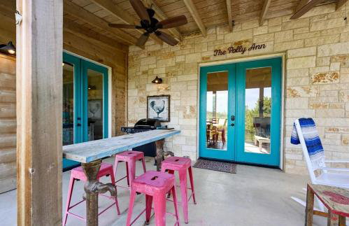 Beautiful Pet-Friendly Cottage with Outdoor Fireplace for a Wonderful Escape in Nature near Austin, Texas - Photo 5