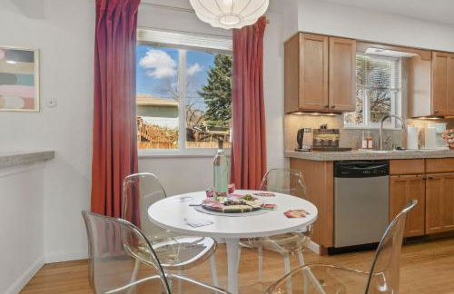 Spacious 4BD - Backyard BBQ, Fire Pit & Mini Golf - Foto 13