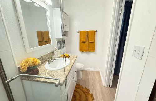 Redondo Oceanfront Gem 2BR BA Balcony & Parking 335 - Foto 37