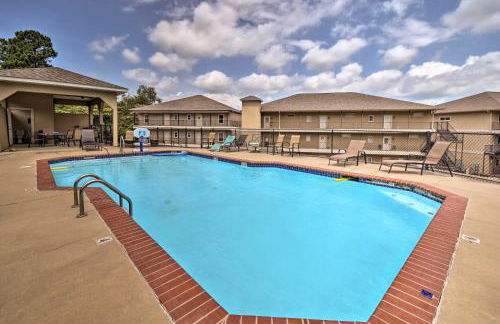 Pool and Lake Hamilton Access Hot Springs Condo! - Foto 2