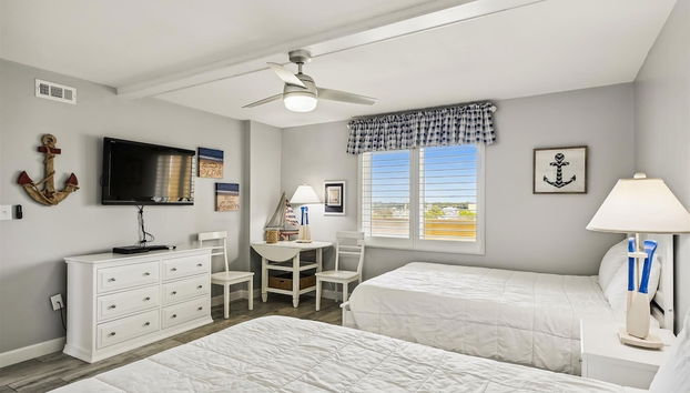 Surf Dweller 610 is a Stunning Gulf Front 2 BR - sleep 6 by RedAwning - Foto 4, Habitación