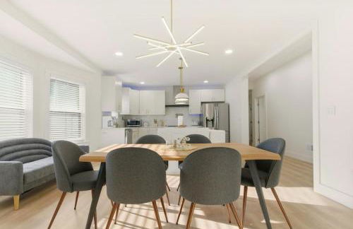 New Modern Updated Secure and Private Home - Foto 5