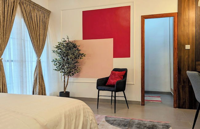 Lighthouse Signature Suites - Photo 29