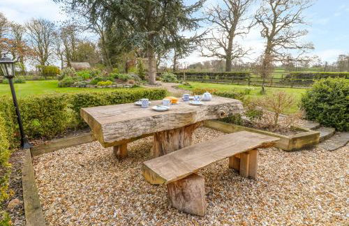 South Lodge - Longford Hall Farm Holiday Cottages - Photo 35