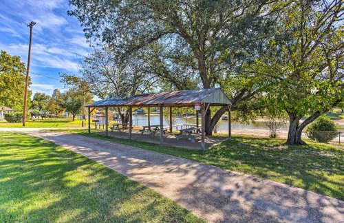 Walk to Cedar Creek Reservoir Home with Fire Pit! - Foto 30