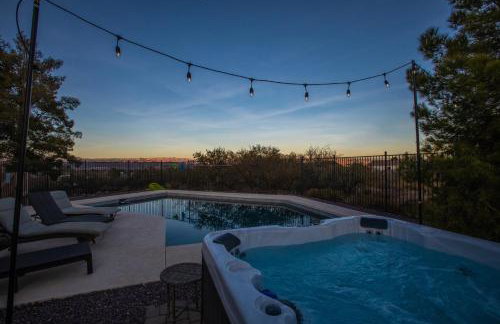 Heated Pool and Jacuzzi, Scenic Mountain View, Lux and Cozy, - Foto 38