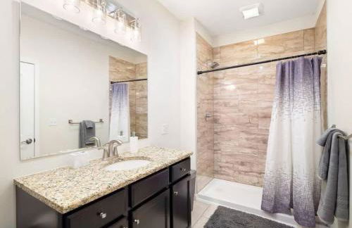 Large Remodeled 4 Bedroom Only 7 Minutes to Downtown - Foto 15