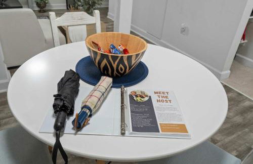 6 Min to North Hills - Private deck - In Unit Washer and Dryer - Foto 13