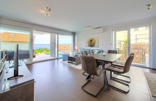 VILLA SOLIS LACUS modernes Apartment - privater beheizbarer Pool- Klimaanlage - private Parkplätze - Foto 10