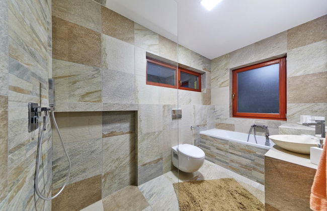 Cerna Kcg350 in Cermn - Foto 6