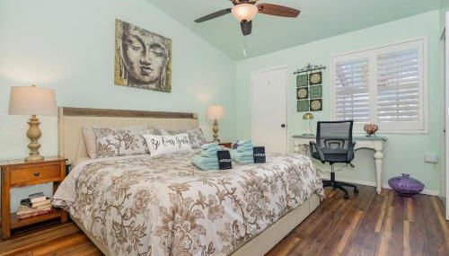 Serene Zen King Bed Condo - Half Mile from Beach - Foto 5