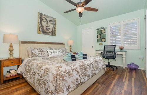 Serene Zen King Bed Condo - Half Mile from Beach - Foto 5