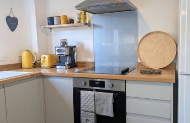 Riverside home. 3 bedroom. Free parking. 10 mins to Newcastle City Centre - Foto 10