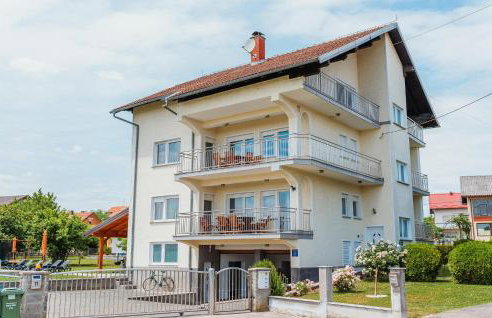 Beautiful Home In Dugo Selo With Wifi - Foto 15