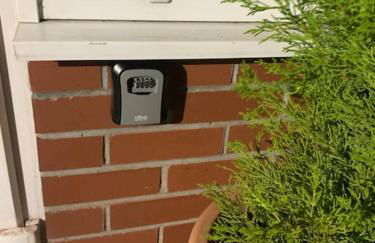 The Little Lodge - seaside town of Penarth nr Cardiff - Photo 21