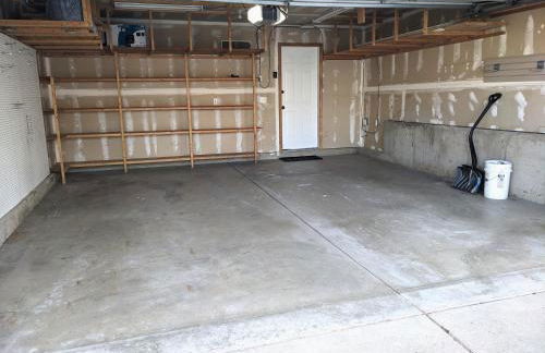 Cute Spacious Home - Photo 33