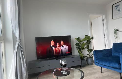 Penthouse with O2 Arena View, Free Parking & Portable AC - Foto 22