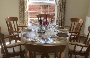 Coach House Wroxham Holiday Cottage - Photo 7