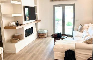 Architect designed house with pool and private beach - Photo 5