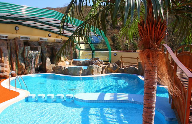 Cardigan Bay Holiday Park - Foto 1