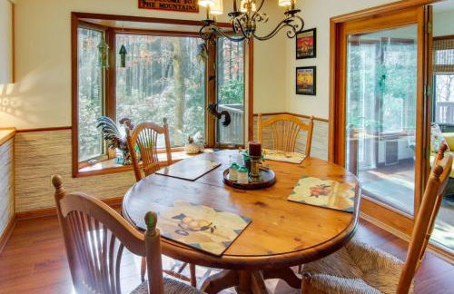 Peaceful Sapphire Cabin with Mountain Views - Foto 9