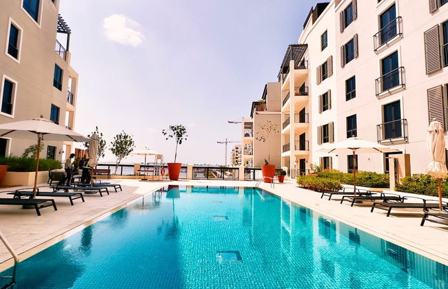 Contemporary La Mer 1BR w Beach Access - Photo 21