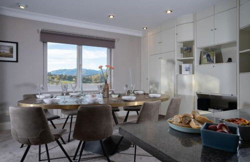 Brand New - Contemporary - 2 Bedroom - 2 Bathroom - Spacious Apartment - Lake Views - Foto 8