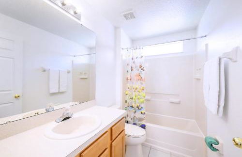 4BR Family Resort Home - Private pool & Games Room - Foto 48