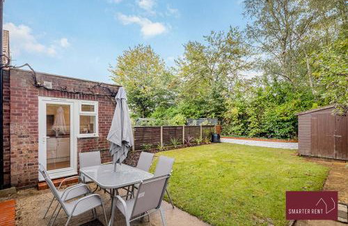 Woking -Garden Driveway Parking 4Bed - Photo 21