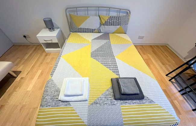 Large Triple Studio in South London - Sutton - Foto 3