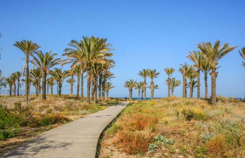 1 Bedroom Stunning Apartment In Grao De Castellon - Foto 12