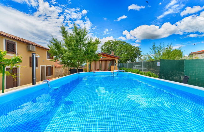 House 1735 - Photo 32