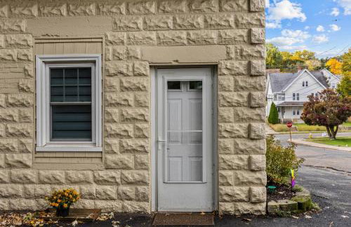 New England Nest - Modern 2BR Home with EV Charger - Foto 35