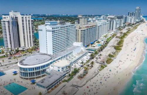 Castle Beach Club Apartments - Photo 2