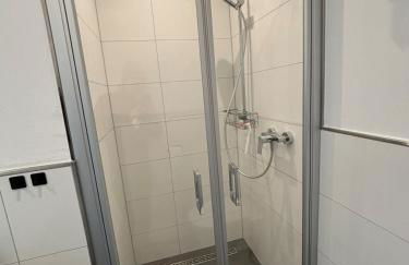 Zentrale Wohnung mit eigenem Eingang und Stellplatz - Foto 5