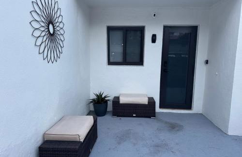 Artful Luxury in Miami Most Iconic Spot - Photo 8