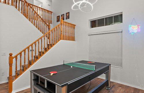 Serenity Splash Upscale Stay Pool Game Lounge - Foto 11