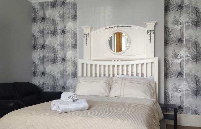 Stylish 2 Bedroom Apartment in Havant - Photo 2