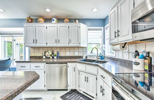 Pet-Friendly Maple Grove Gem with Private Yard! - Foto 8