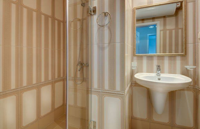 Venera & Anastasia Palace Apartments - Photo 32