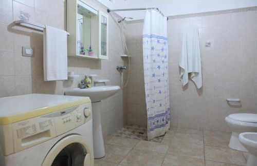 CASA FRONTE MARE POSTO ROSSO 8 POSTI LETTO - Foto 18