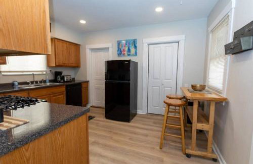 Updated & Comfy Bungalow with Parking Easy Access - Foto 15